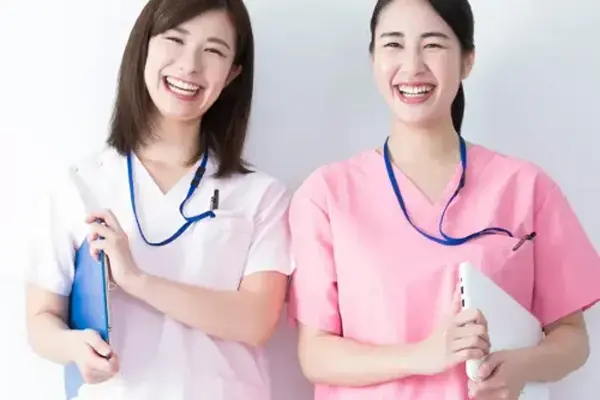 札幌立花病院の看護師採用サイトです。看護師の求人内容や募集要項について掲載しております。退職金制度や家族手当、住宅手当、無料送迎バス（手稲駅便、宮の沢駅便）など福利厚生が充実。ワークライフバランス重視で柔軟なシフト体制です。ブランクのある方や50～60代のベテランの方も幅広く活躍中です。病院見学も可能です。是非、お気軽にお問い合わせください。