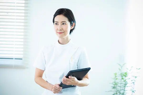 札幌立花病院の看護師採用サイトです。看護師の求人内容や募集要項について掲載しております。退職金制度や家族手当、住宅手当、無料送迎バス（手稲駅便、宮の沢駅便）など福利厚生が充実。ワークライフバランス重視で柔軟なシフト体制です。ブランクのある方や50～60代のベテランの方も幅広く活躍中です。病院見学も可能です。是非、お気軽にお問い合わせください。