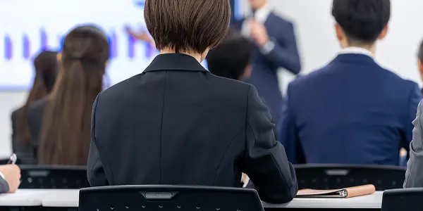 札幌立花病院の看護師採用サイトです。看護師の求人内容や募集要項について掲載しております。退職金制度や家族手当、住宅手当、無料送迎バス（手稲駅便、宮の沢駅便）など福利厚生が充実。ワークライフバランス重視で柔軟なシフト体制です。ブランクのある方や50～60代のベテランの方も幅広く活躍中です。病院見学も可能です。是非、お気軽にお問い合わせください。