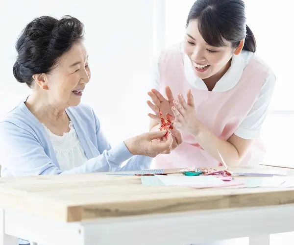 札幌立花病院の看護師採用サイトです。看護師の求人内容や募集要項について掲載しております。退職金制度や家族手当、住宅手当、無料送迎バス（手稲駅便、宮の沢駅便）など福利厚生が充実。ワークライフバランス重視で柔軟なシフト体制です。ブランクのある方や50～60代のベテランの方も幅広く活躍中です。病院見学も可能です。是非、お気軽にお問い合わせください。